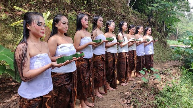 Wisuda Lengger